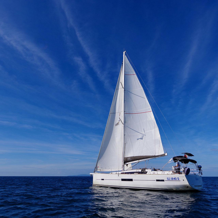 Stella - Water maker, Solar Panel | Dufour 520 GL photo 4