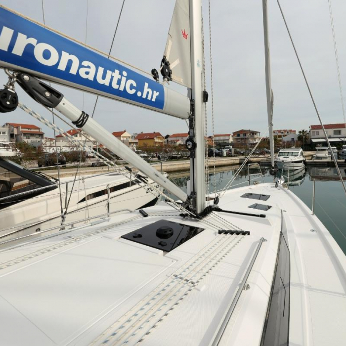 Freewise | Bavaria C38 photo 7