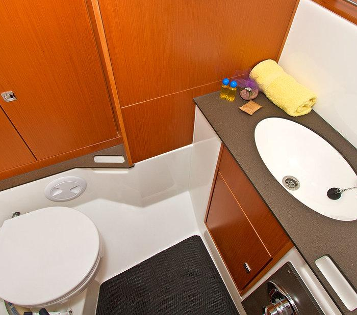 Lirica | Bavaria Cruiser 37 photo 18