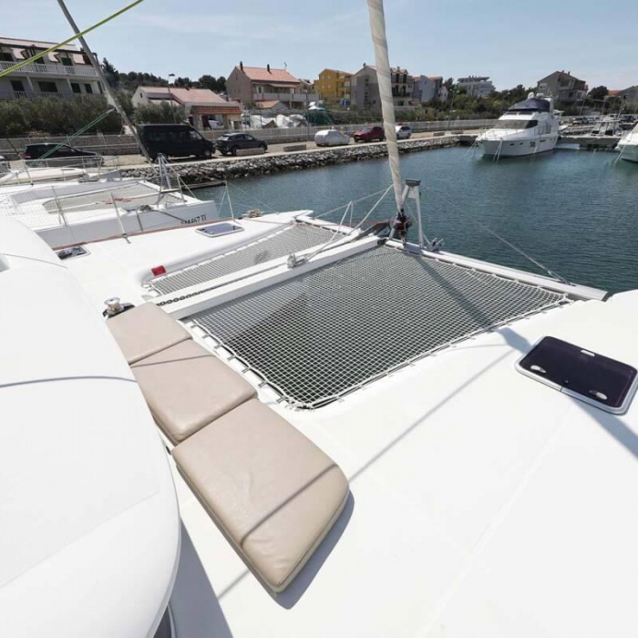 Atlantic | Lagoon 400 photo 3