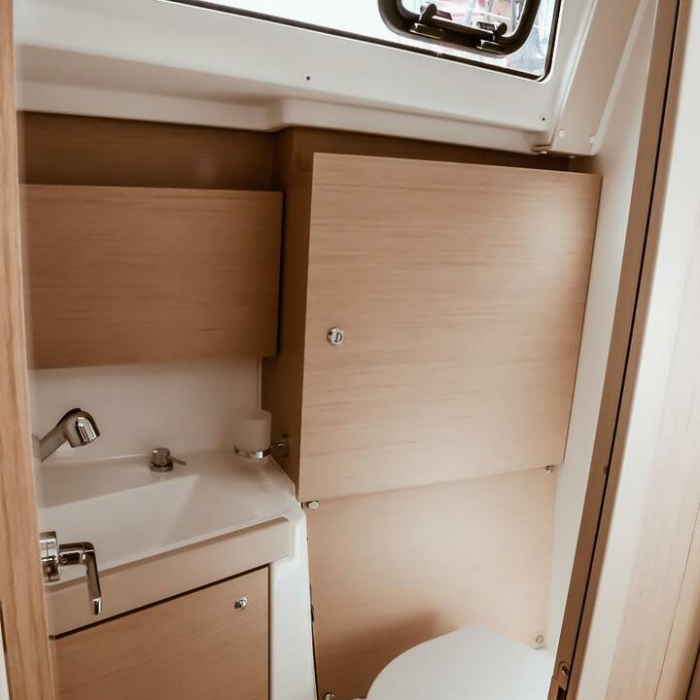 Class | Oceanis 38.1 photo 8