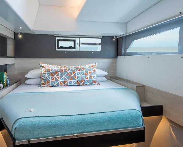  | Moorings 5000-6 photo 8