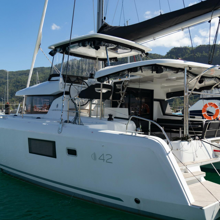 Vanessa | Lagoon 42 photo 11
