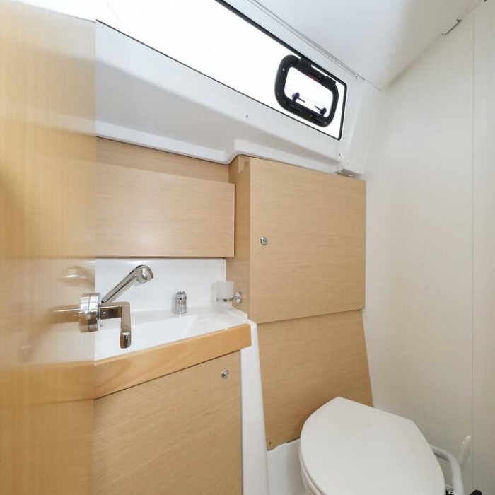 One | Oceanis 38 photo 14