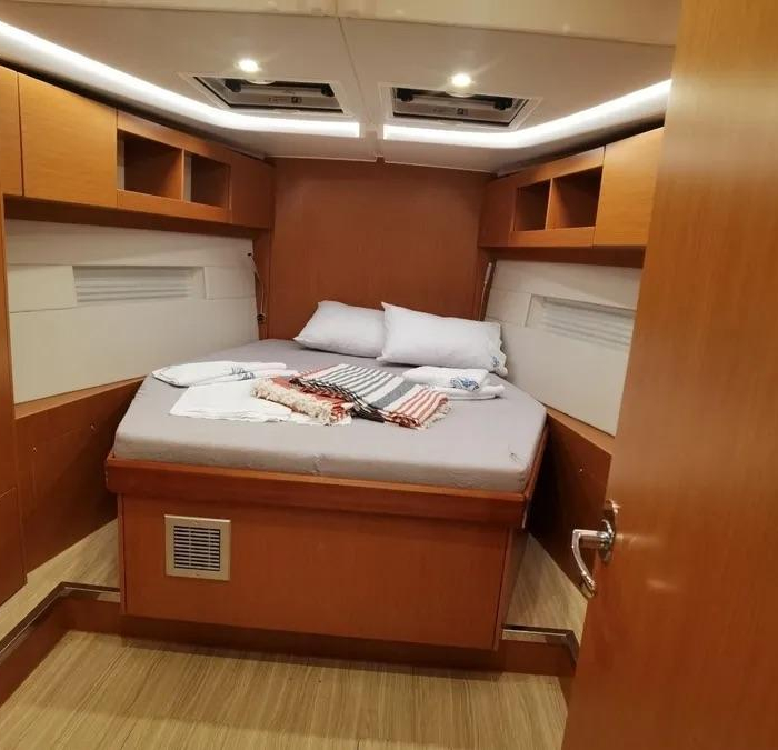  | Bavaria C45 photo 10