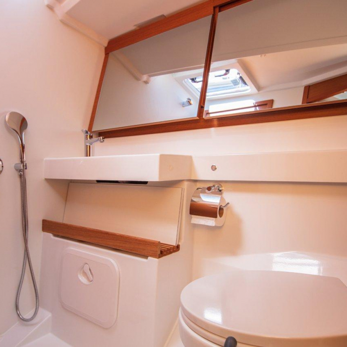 White Rabbit | Sun Odyssey 440 photo 30