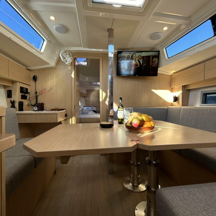 Asterix | Bavaria C38 photo 11