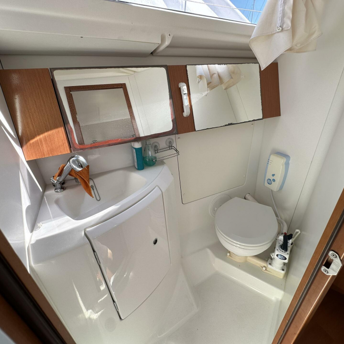 Blu | Oceanis 34 photo 26