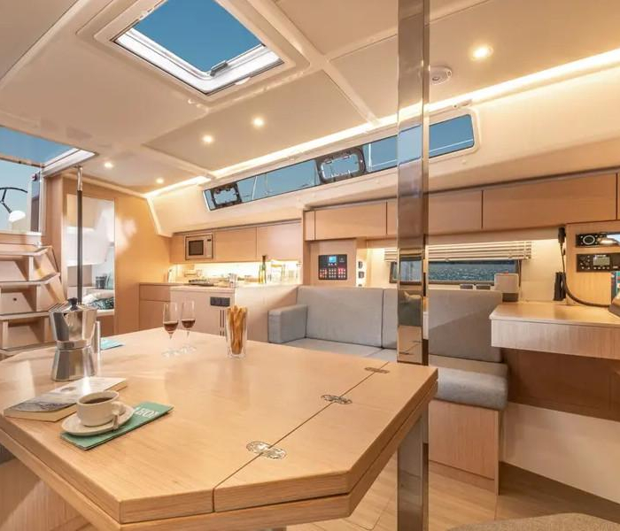 CL- C42-22-I | Bavaria C42 photo 3