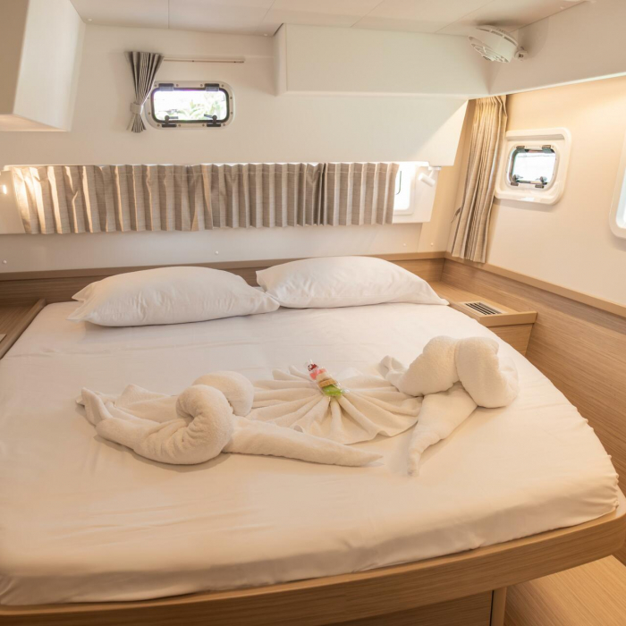 Vanessa | Lagoon 42 photo 33