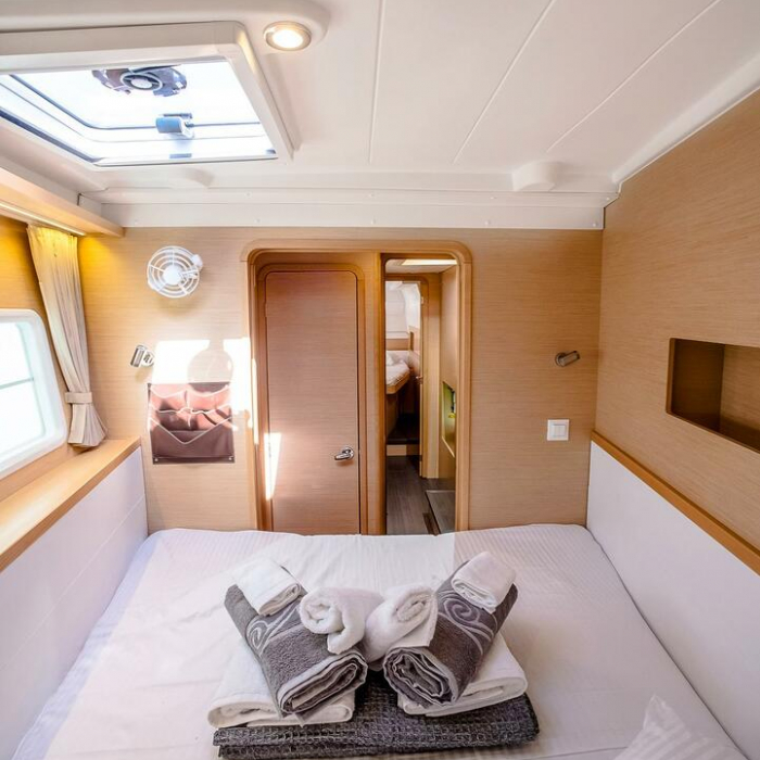 Christina S | Lagoon 400 S2 photo 15