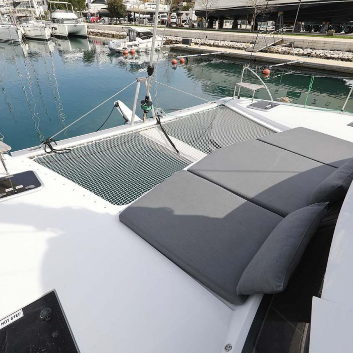 Chilli | Fountaine Pajot Isla 40 photo 22