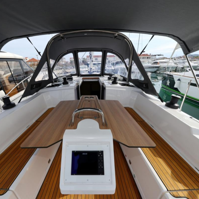 Freewise | Bavaria C38 photo 3