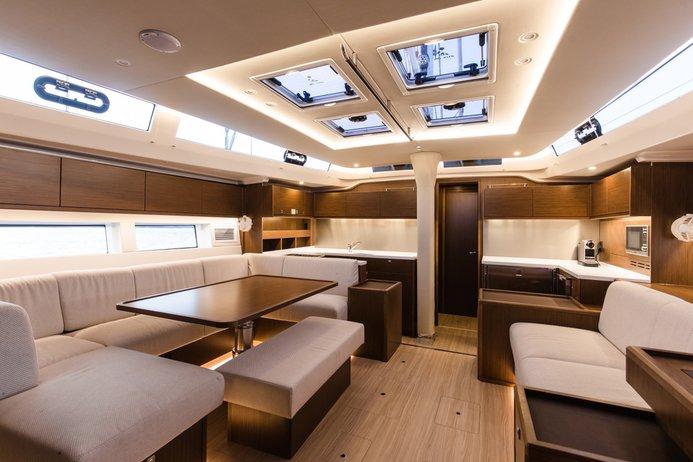 Elli | Bavaria C57 photo 12