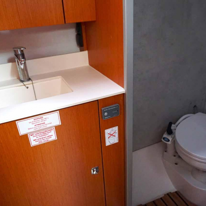 Alexis | Bavaria C42 photo 19