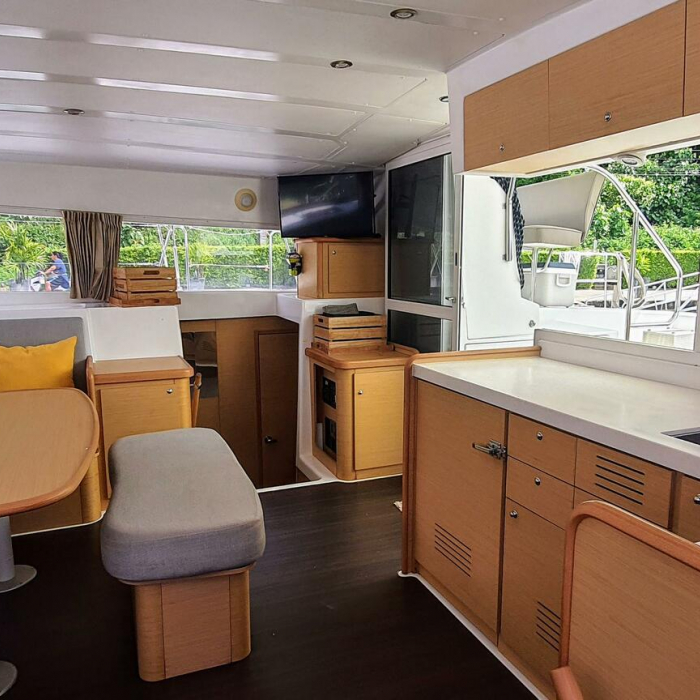 Exit Strategy | Lagoon 420 photo 23