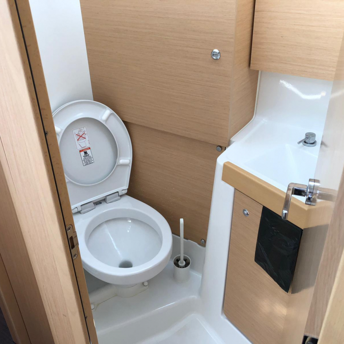 Lampo | Oceanis 38.1 photo 21