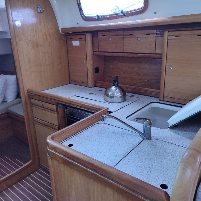 Big Blue Horizon | Bavaria 37 Cruiser photo 9