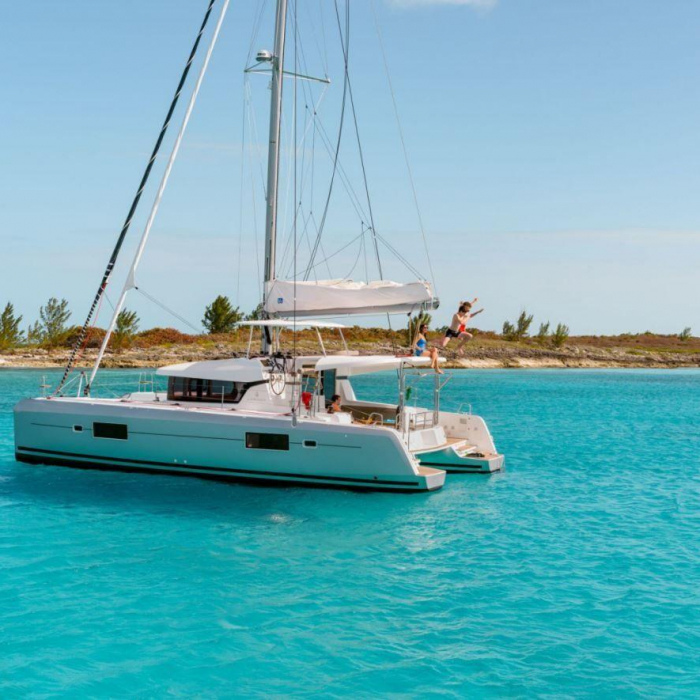 HeyBlue | Lagoon 42 photo 37