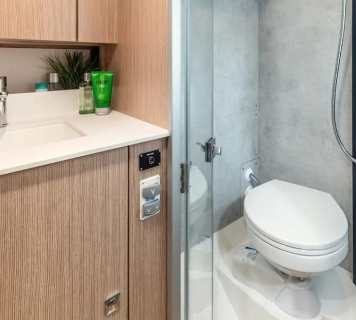 Arian | Bavaria C42 photo 13