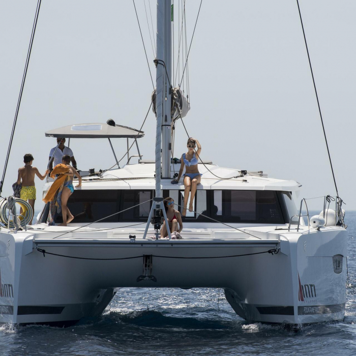 Astrea | Fountaine Pajot Astrea 42 photo 3