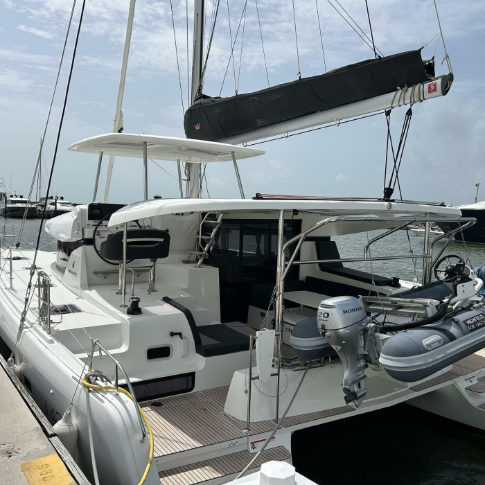 FINE GIRL | Lagoon 42 photo 2