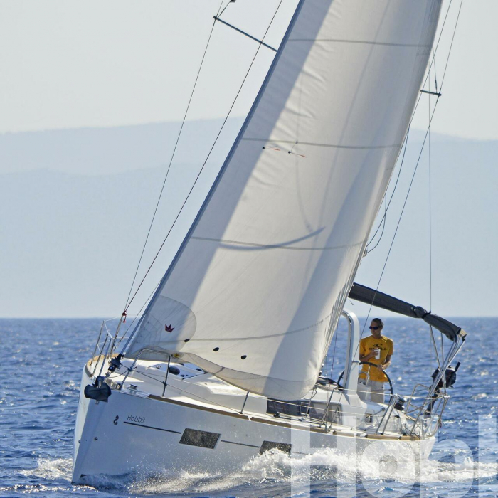 Hobbit | Oceanis 35 photo 5