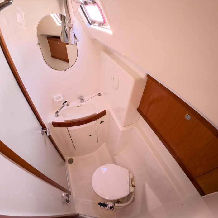 Lilium | Beneteau 43 photo 27