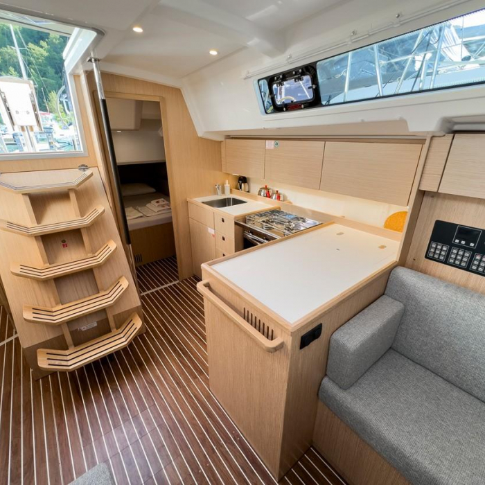 Coconut | Bavaria C38 photo 16