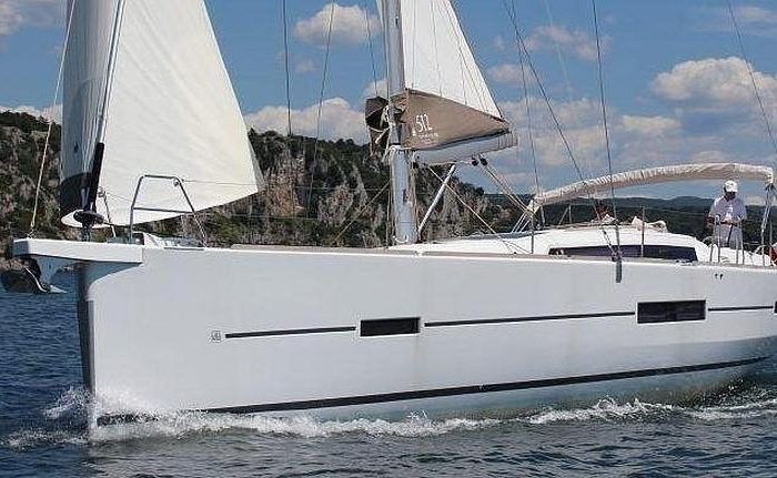 Tahiri | Dufour 430 GL photo 1