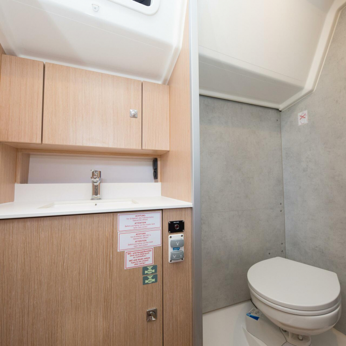 LoLim | Bavaria C42 photo 12