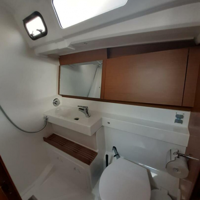 White Pearl | Sun Odyssey 490 photo 9