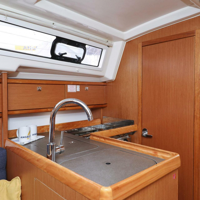 Homeoffice | Bavaria Cruiser 33 photo 10