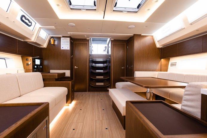 Elli | Bavaria C57 photo 11