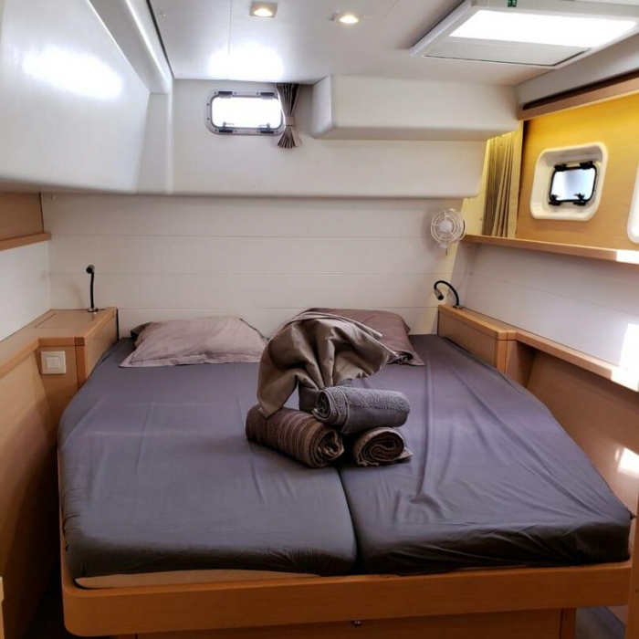 Belle | Lagoon 450 SporTop photo 27