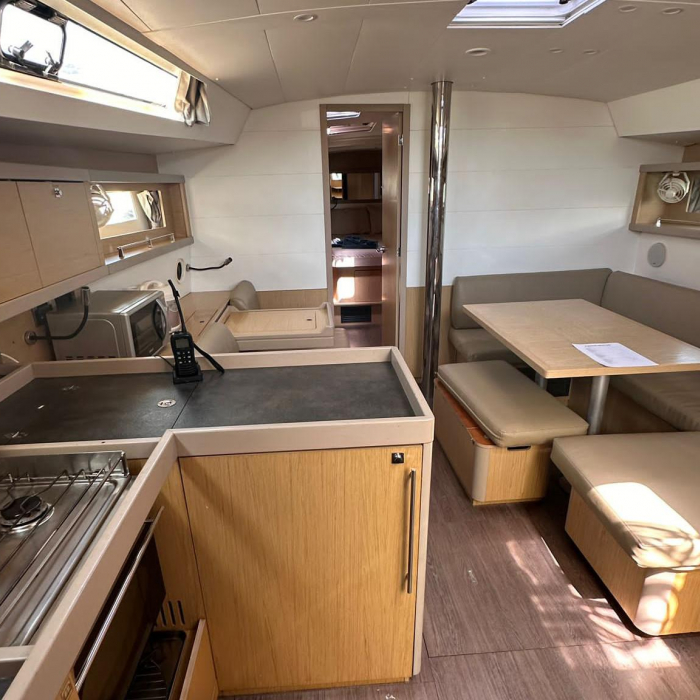 Moonshine | Oceanis 45 photo 15