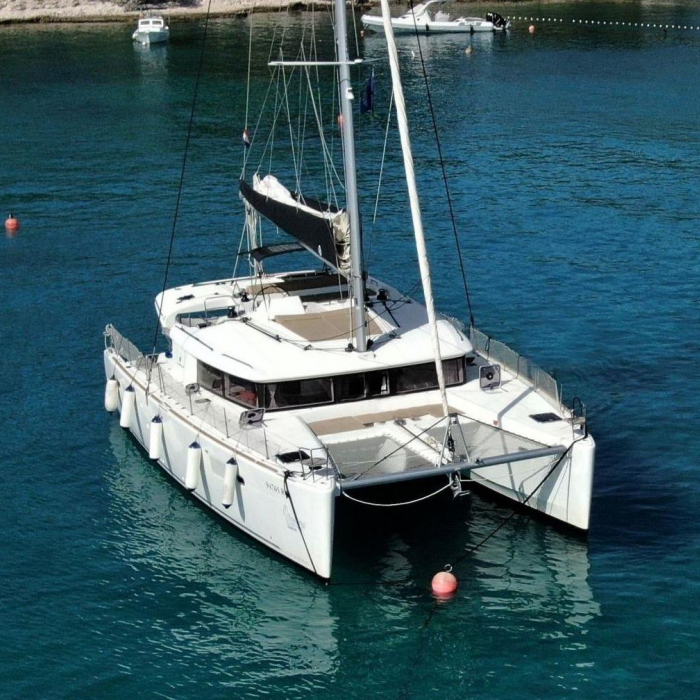 Samogon | Lagoon 450F photo 5