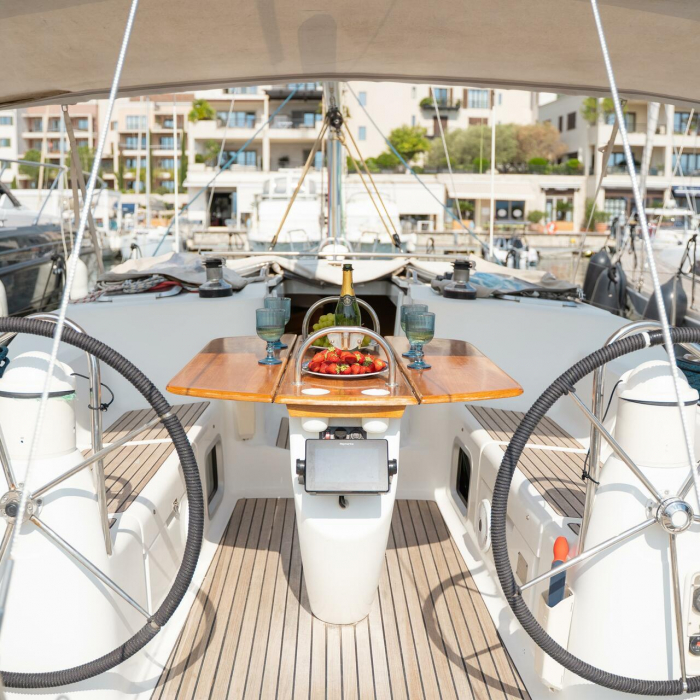 Azure | Sun Odyssey 40.3 photo 3