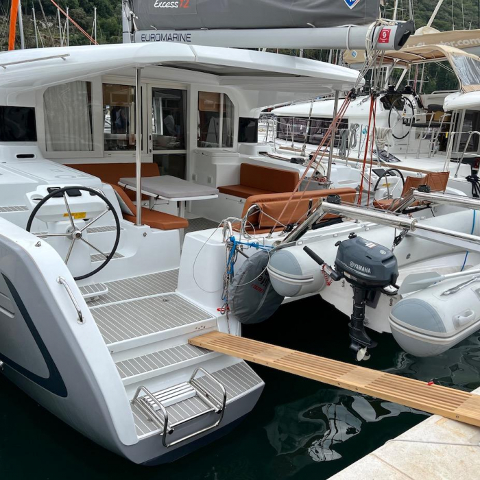 Silver Kiss | Excess 12 photo 1