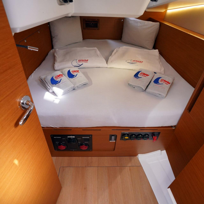 Red Marlin | Sun Odyssey 490 photo 14