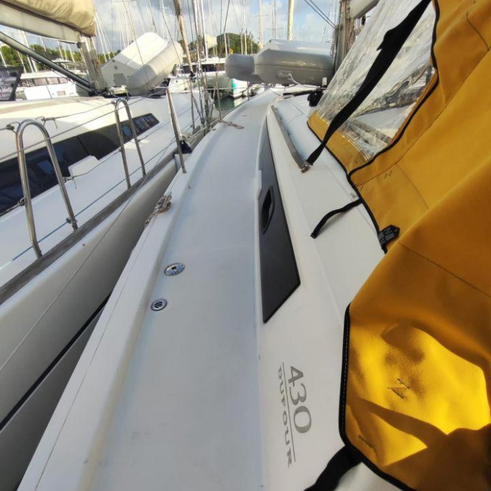 Besra | Dufour 430 GL photo 4