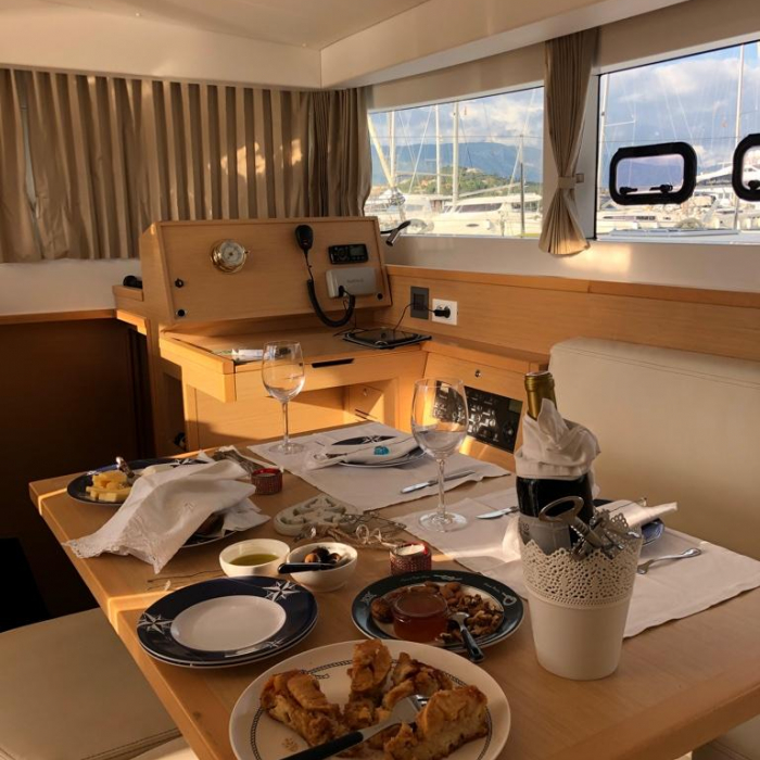 Deep Blue | Lagoon 39 photo 6