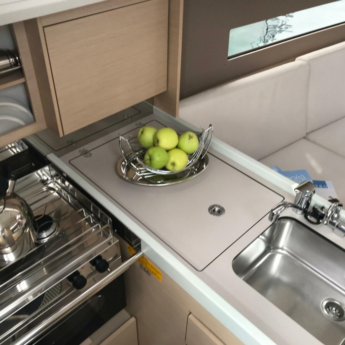 Mimosa | Oceanis 30.1 photo 12