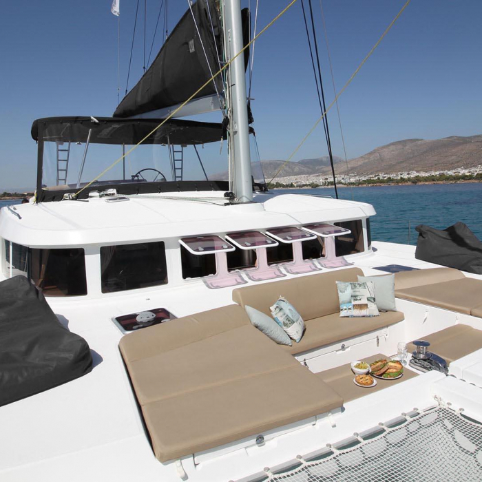 The Full House | Lagoon 500 photo 3