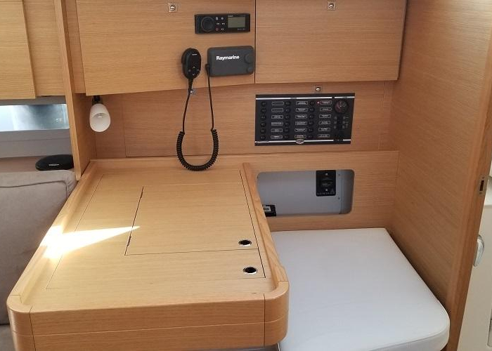 Ares | Dufour 360 photo 6