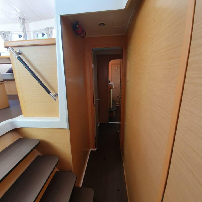 Exit Strategy | Lagoon 420 photo 12