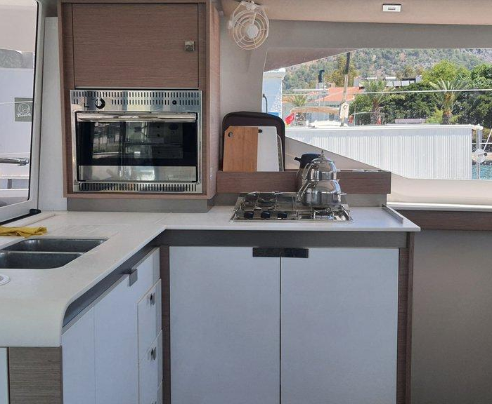 Arven | Fountaine Pajot Isla 40 photo 15