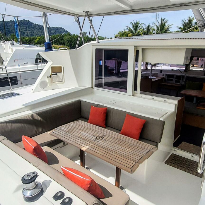 Exit Strategy | Lagoon 420 photo 3