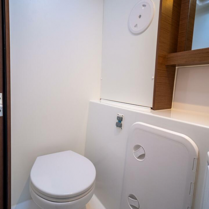 Silence | Lagoon 42 photo 6