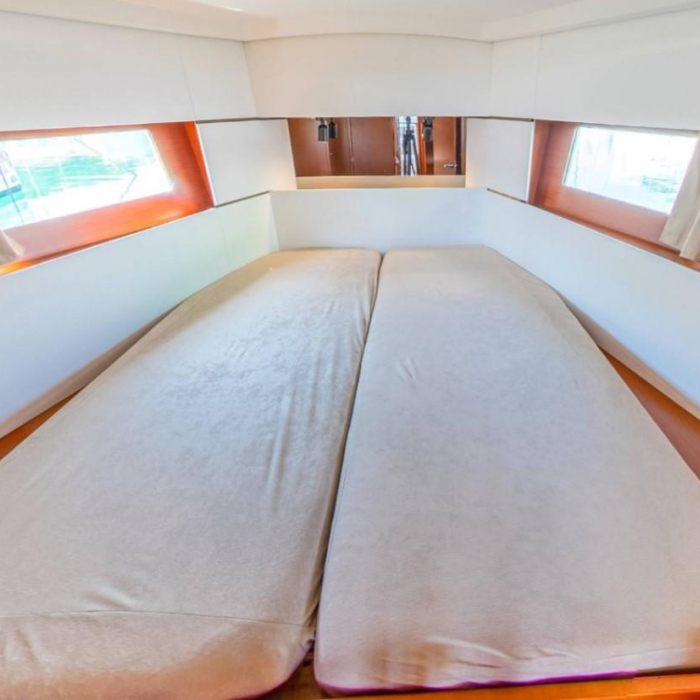 Sailor Jupiter | Oceanis 38.1 photo 9